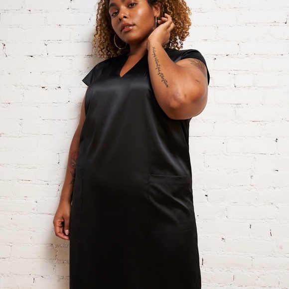 Universal Standard Alexandrina Pocket Dress - Picture 3 of 13